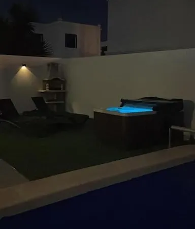 Eguzkilore Villa *
