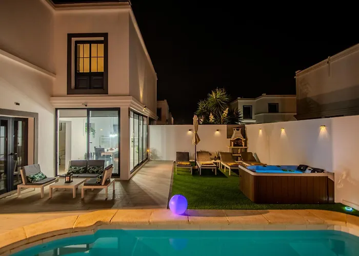 Eguzkilore Villa *